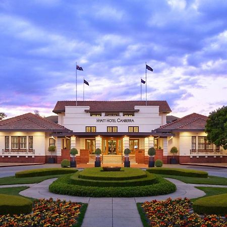 Hyatt Hotel Canberra - A Park Hyatt Hotel Zewnętrze zdjęcie The clubhouse at the Adelaide Golf Club